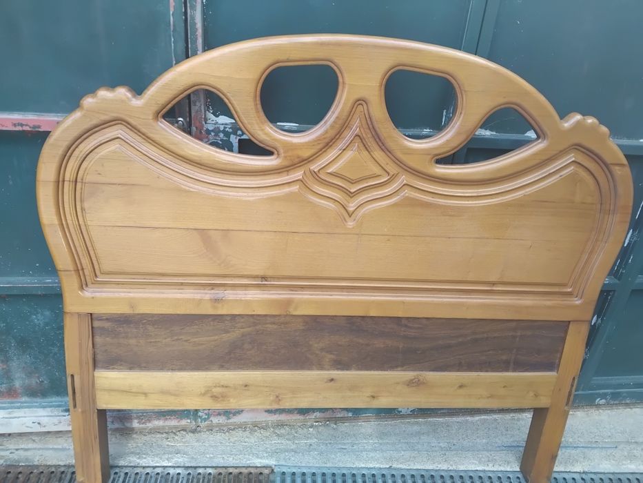 Cama em castanheiro..