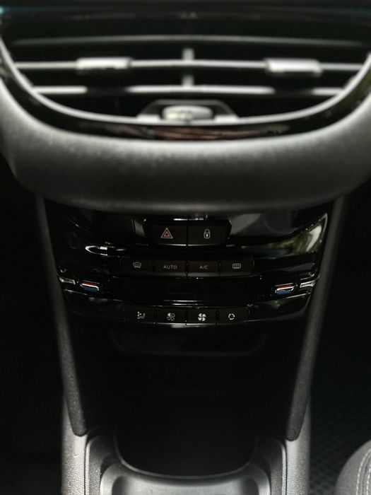 Продам авто / машину Peugeot , пежо 208 2014 рік