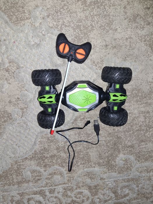 Машинка перевертиш. На пульту.