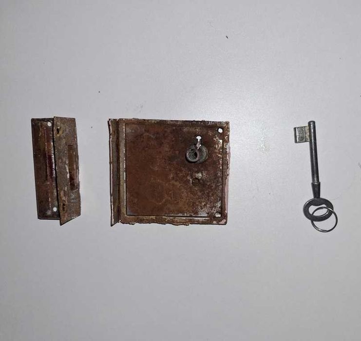 Fechadura antiga 85 x 80 x 30 mm