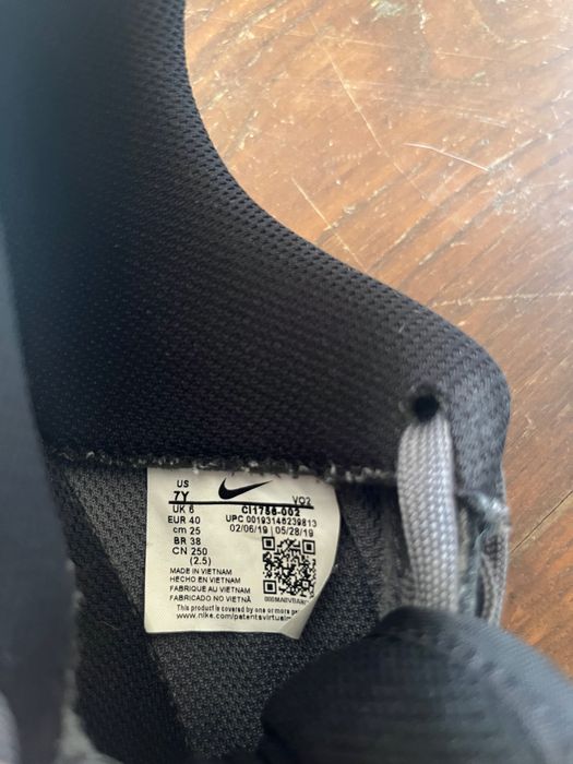Nike Air Force 1 LV8 cinza escuro