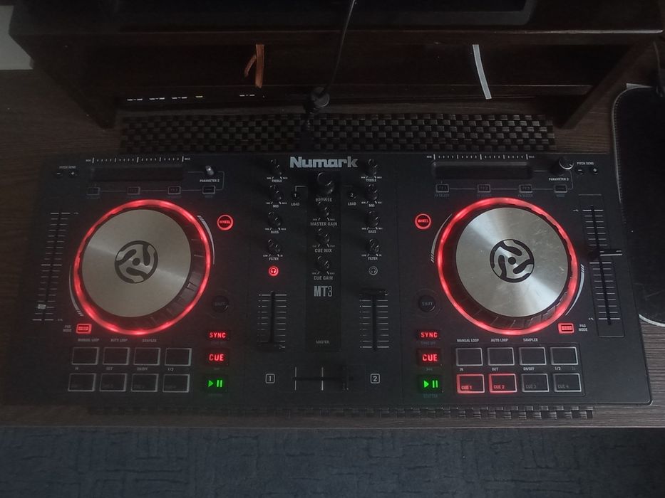 DJ контролер Numark Mixtrack 3 — повністю робочий, гарний стан