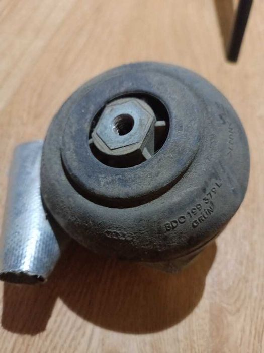 8D0199379L VAG подушка