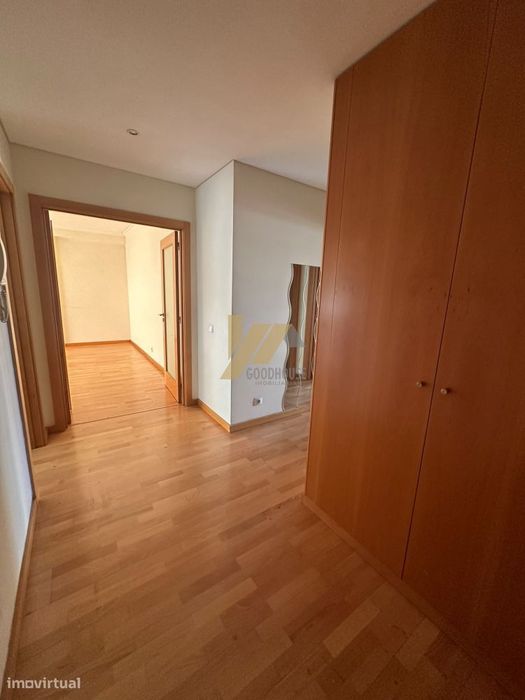Apartamento T3 de duas frentes com 3 wc´s