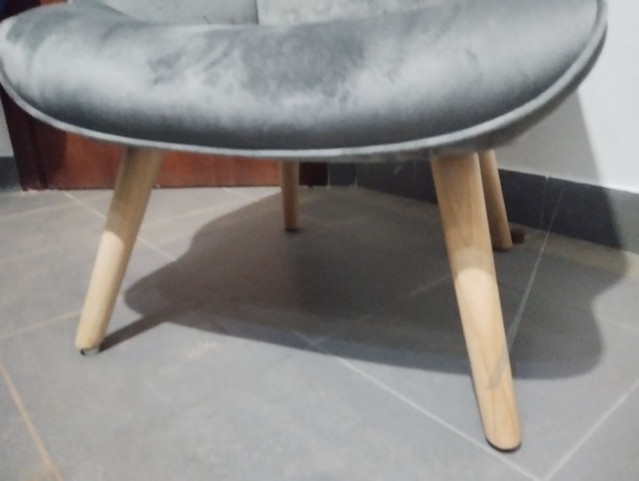 Poltrona cinza em veludo