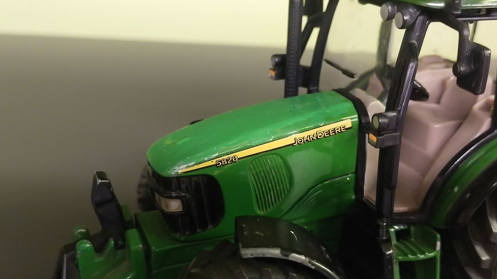 Siku traktor John Deere 1 32