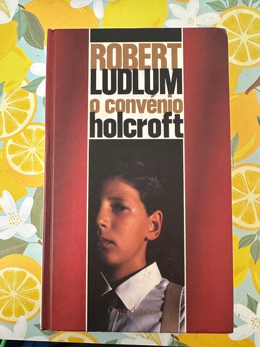 Livros variados em bom estado