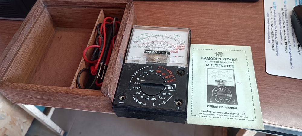 Multímetro analógico, modelo Kamoden GT-101 (fabricado no Japão).