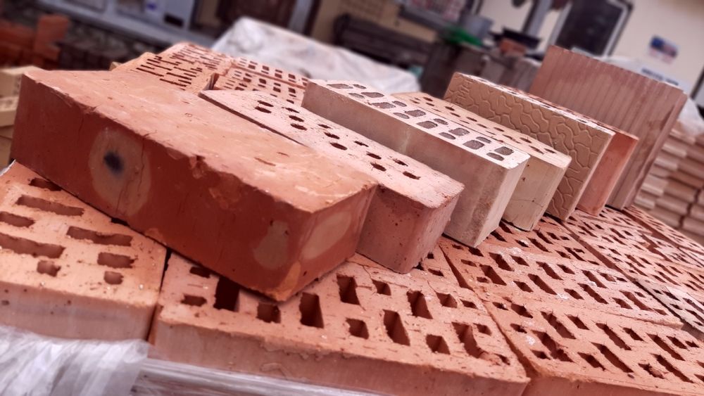 Цегла чорнова з доставкою