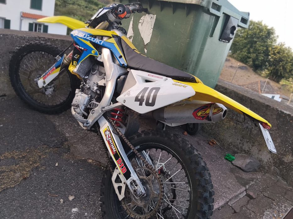 Moto suzuki RMZ matriculada ano 2011