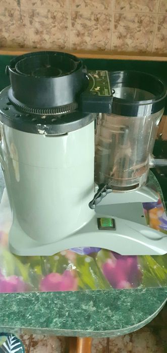 Profesjonalny młynek do kawy Quality Espresso -sprawny