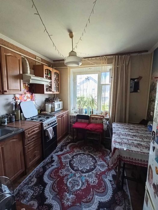 Продам 2-поверховий будинок на вул. І. Федорова 1082