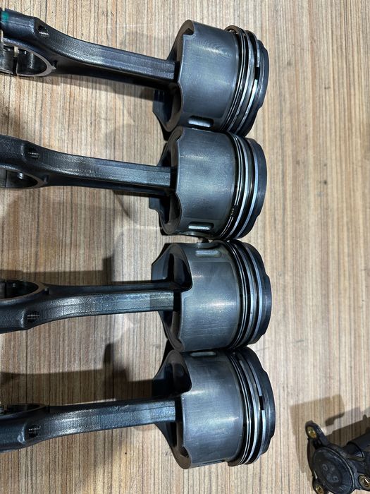 Поршень поршня Mercedes sprinter vito 2.2cdi om611