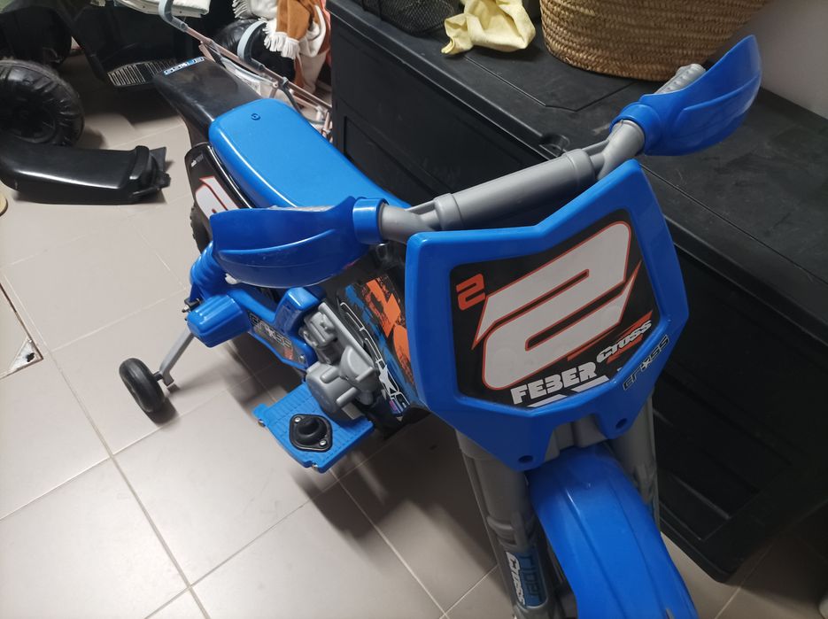 Mota elétrica para criança