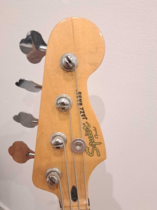 Baixo Squier Jazz Bass by Fender ( 4 cordas )