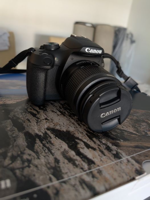 Travel kit Canon EOS 2000D com pouco uso + cartão 128GB