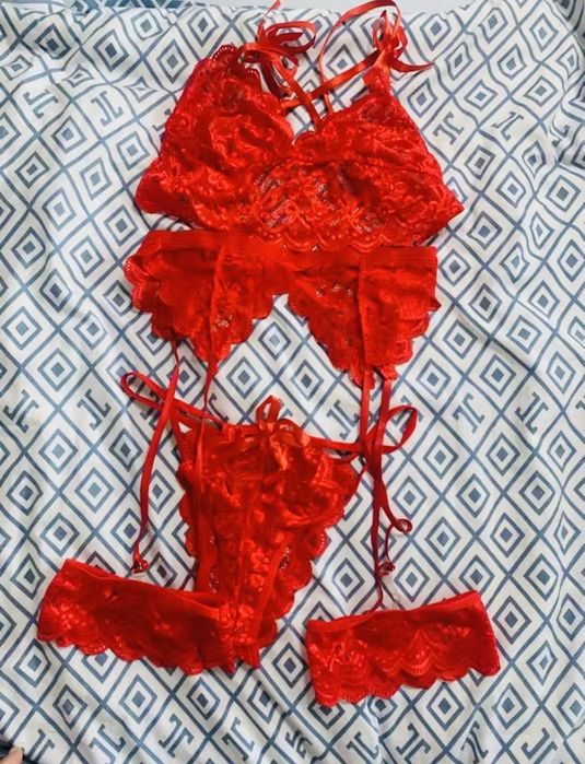 Жіночий бюстгальтер і трусики Підвʼязки 3 предмети кружевні еротичні