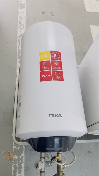 Termo acumulador teka 50L, mesa com 3 cadeiras