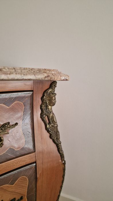 Comoda Louis XV em muito bom estado