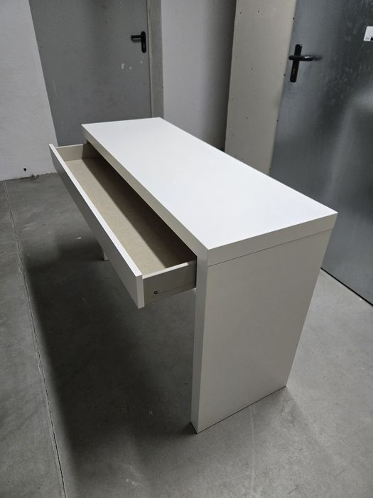 Toaletka Malm 120x41 z szybą