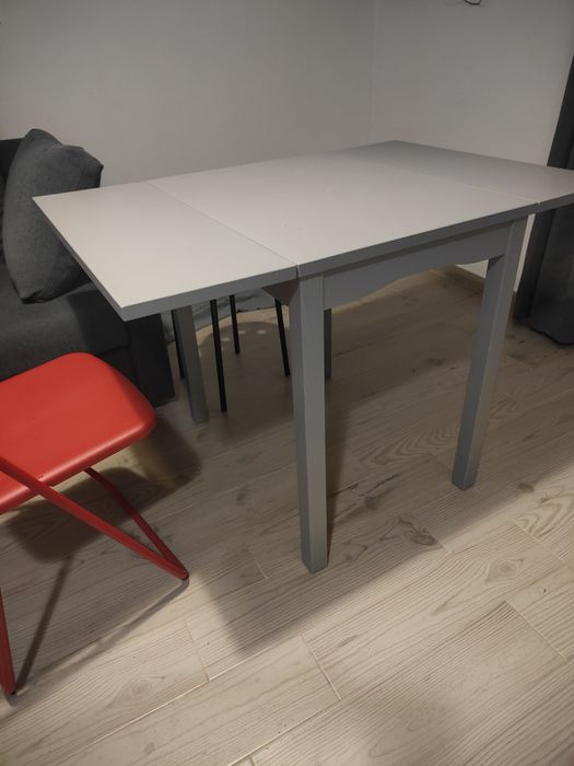 Mesa com abas laterais