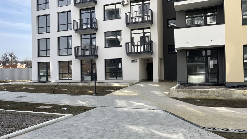 Продаж 2-к квартири + власне патіо, площа: 72.2 м², Брюховичі
