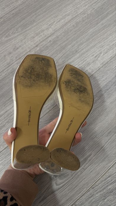 Шльопанці Bershka 38 розмір