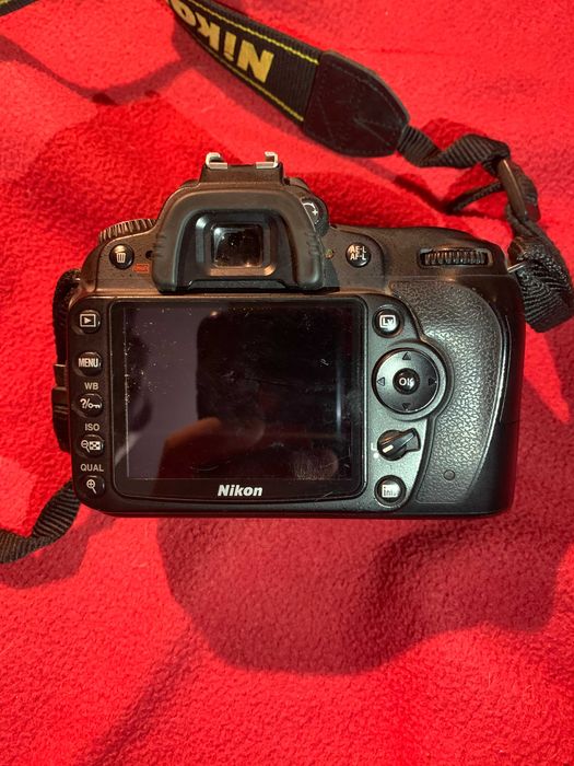 Nikon D90 + lente 18-70mm