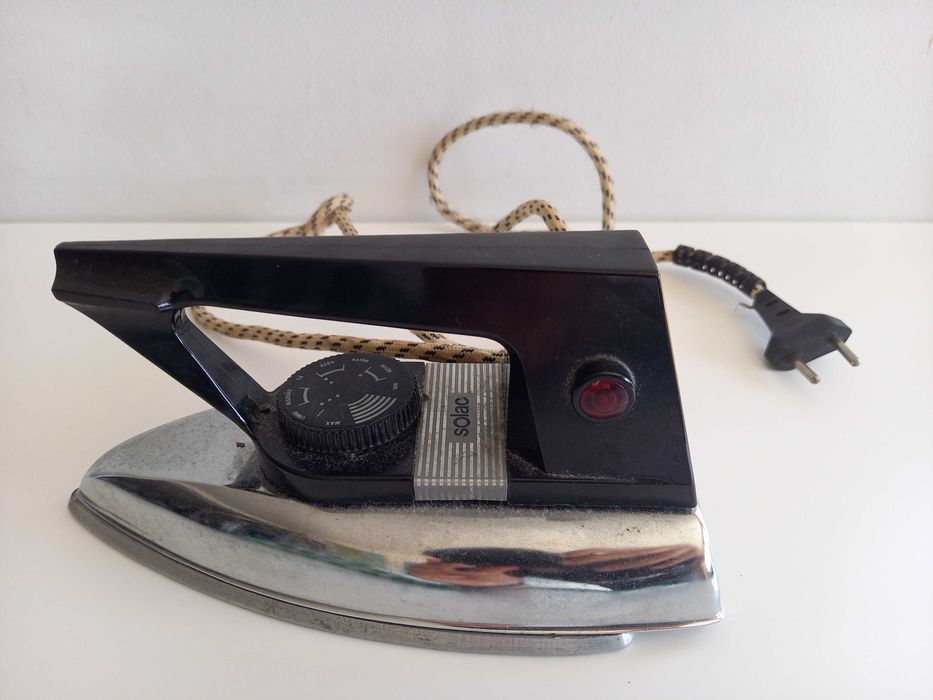 Ferro de Engomar Antigo - marca SOLAC