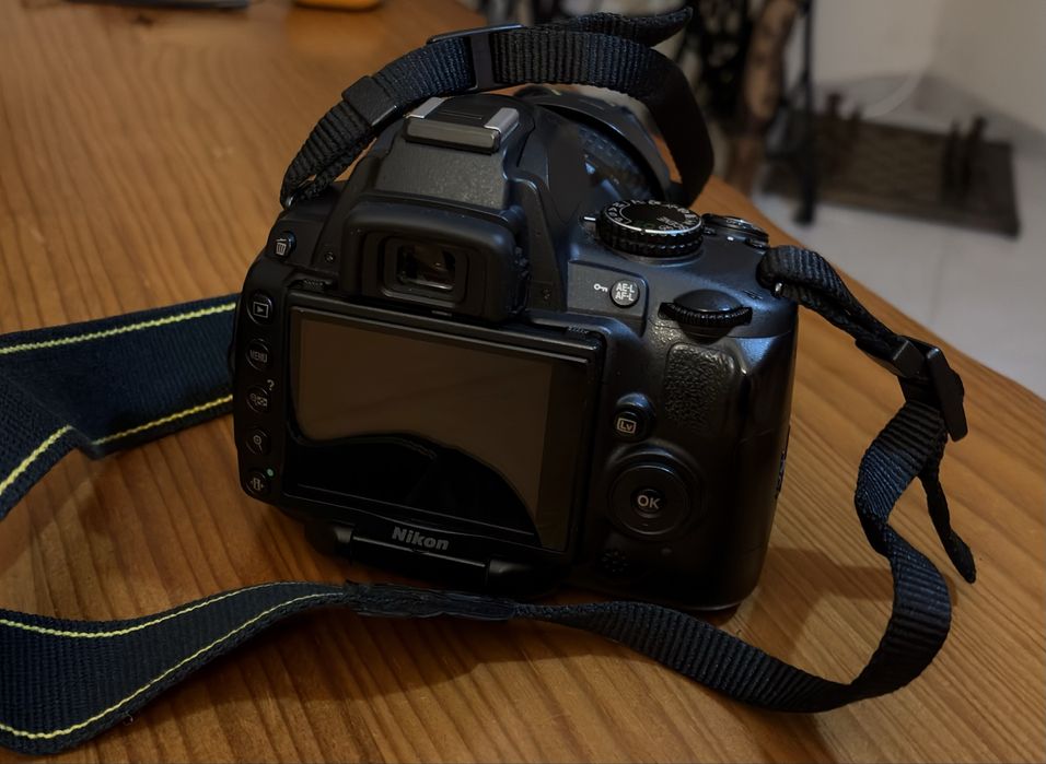 Nikon D 5000 com carregador e objetiva, impecável