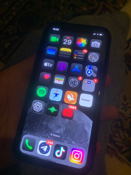 продам айфон Xr на 64 гб