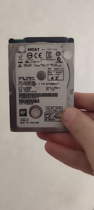 Два жорстких диска від ноутбука HGST 1тб і 500 гіг