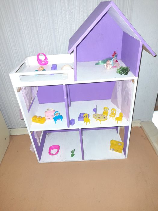 Продам деревянный домик для ляльки.