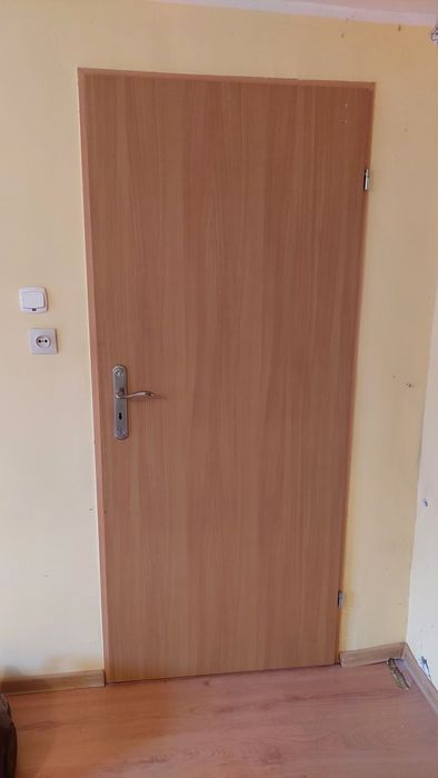 Drzwi z ościeżnicami i klamkami 4 szt