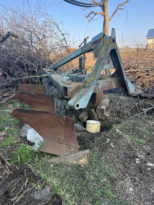 Продаю плуг у зв’язку з продажем трактора. Стан робочий, повністю готовий до експлуатації. Всі деталі за телефоном.