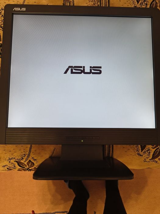 Продам монитор Asus MM17D