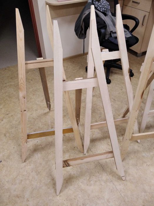 Stelaż pod wieniec pogrzebowy