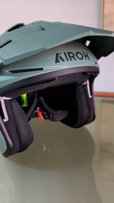 Capacete  Kombakt AIROH verde tropa