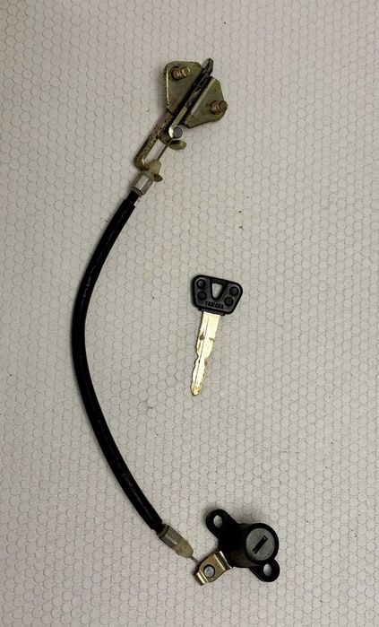 Yamaha Thunderace: Espelho Esq. Válvula Exup,Fecho asssento,Tampão Gas