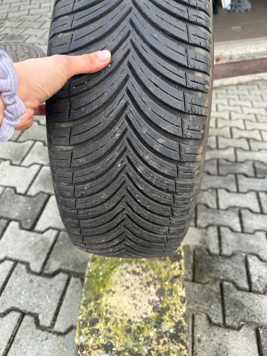 Używane opony wielosezonowe Continental - stan bardzo dobry.