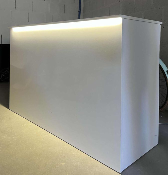 Lada sklepowa recepcyjna biała ledy