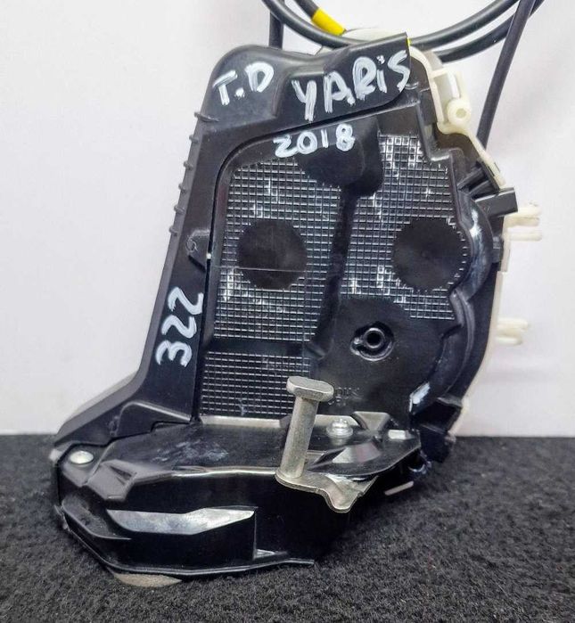 Fechadura / Fecho Porta Trás Direito Q51-14110 - TOYOTA YARIS