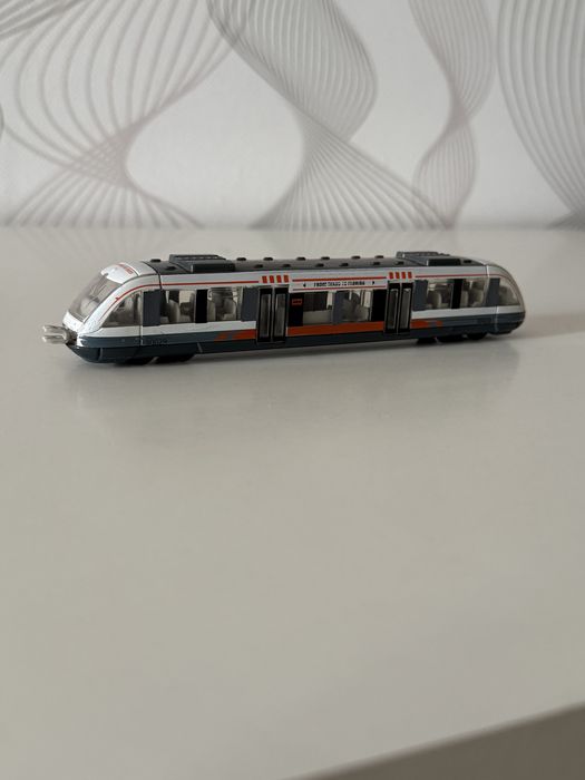 Металевий   поїзд