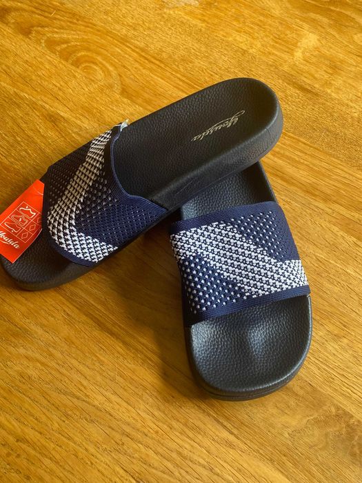 Klapki basenowe granatowe