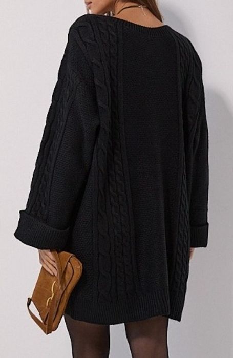 Подовжений в`язаний светр жіночий чорний з косичками