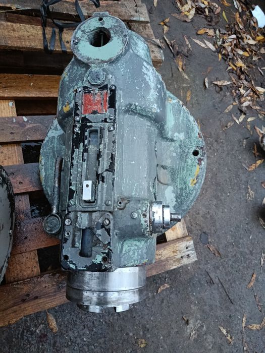 Універсальна Вертикальна фрезерна головка ісо50 Heckert fss 6м13