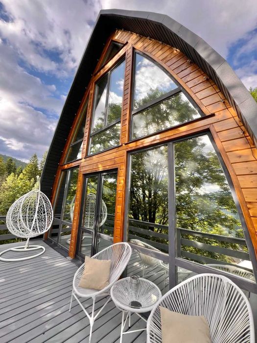 Готовий  бізнес - два діючі шале в Карпатах по вигідній ціні