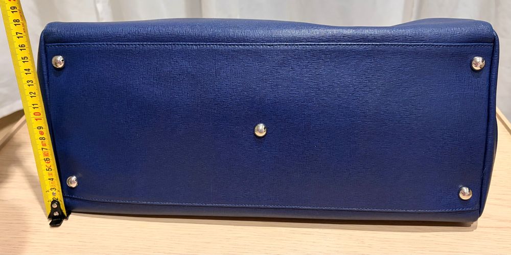 Granatowa torebka Furla inspirowana Birkin