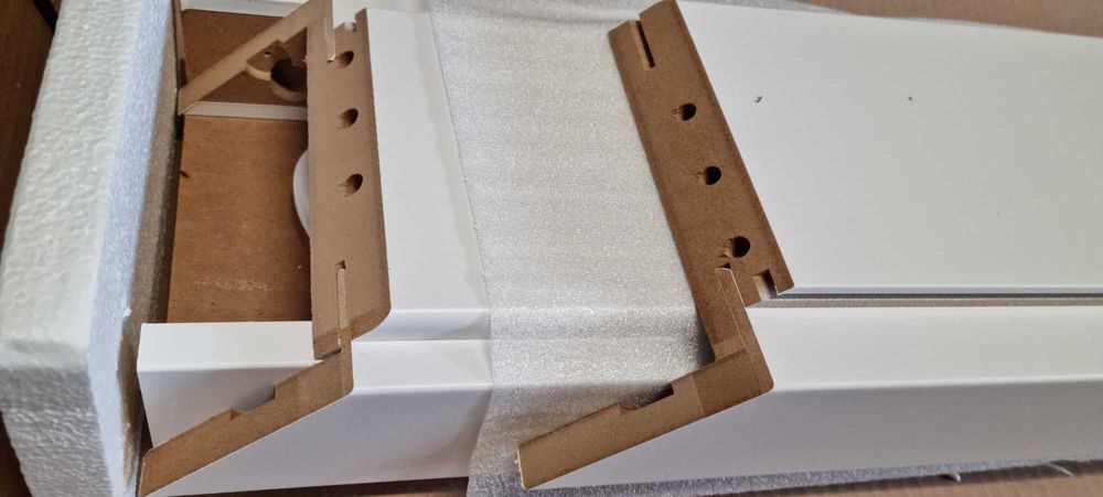 Ościeżnica regulowana 70P DRE biała T63 zaczep zamka, zaw czarne