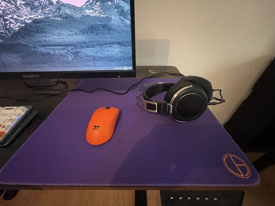 PC Gaming Setup with 2 Monitors/Accessories and Chair64740460802433122